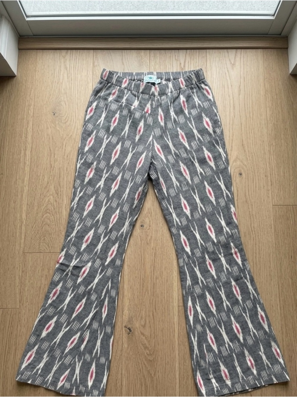 Passion Lilie NWOT Boho Festival Flare Pants • Grey & Hot Pink Ikat • Size S 🎸